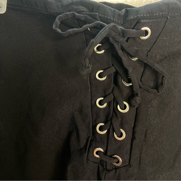 Laced up black shorts - Picture 6 of 9